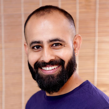 Dushyant-Aayana-yoga-teacher
